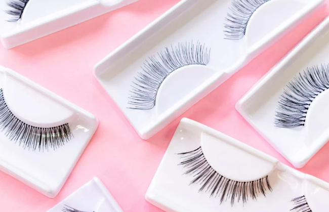 How to Properly Clean Your False Lashes